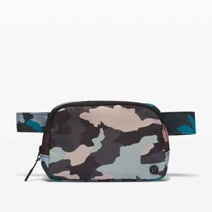Limited Edition Lululemon Everywhere Belt Bag - Jacquard Camo